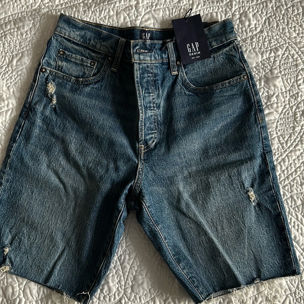 Brand new Gap High Rise Bermuda Shorts.